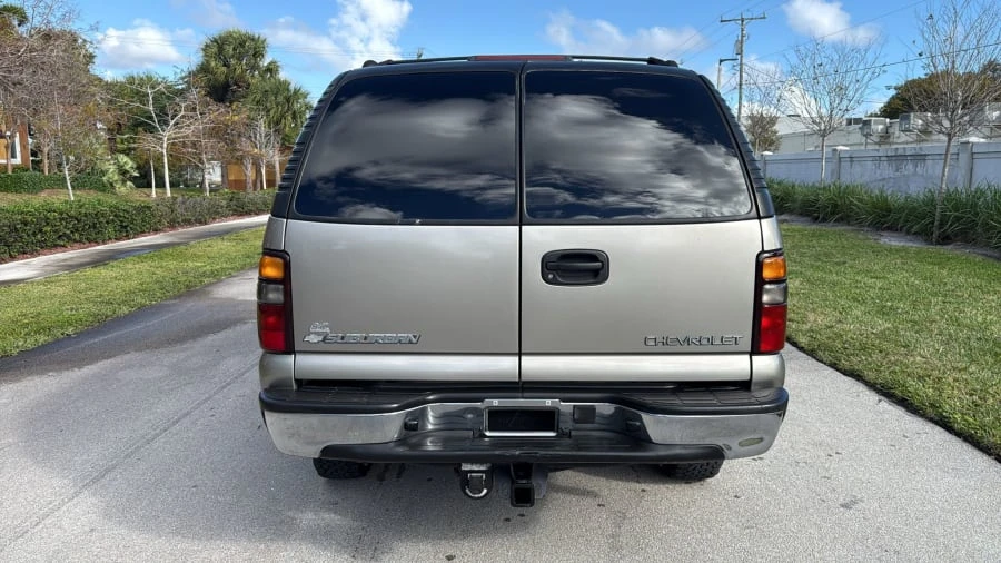 2003 Chevrolet Suburban 9th Gen - Image 5 of 14
