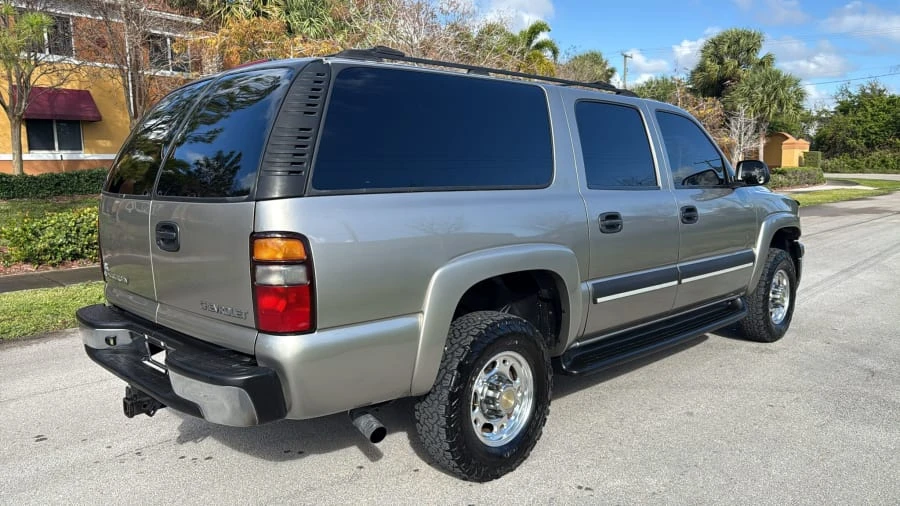 2003 Chevrolet Suburban 9th Gen - Image 3 of 14