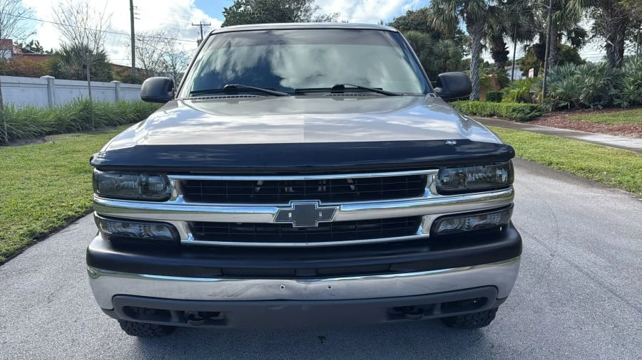 2003 Chevrolet Suburban 9th Gen - Image 4 of 14