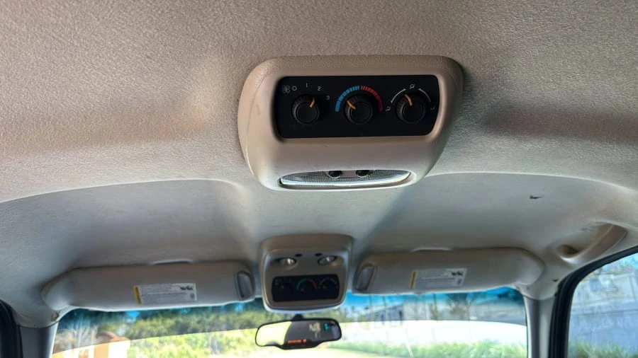 2003 Chevrolet Suburban 9th Gen - Image 14 of 14
