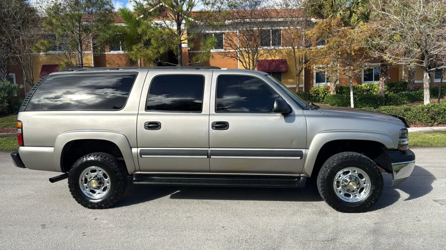 2003 Chevrolet Suburban 9th Gen - Image 8 of 14