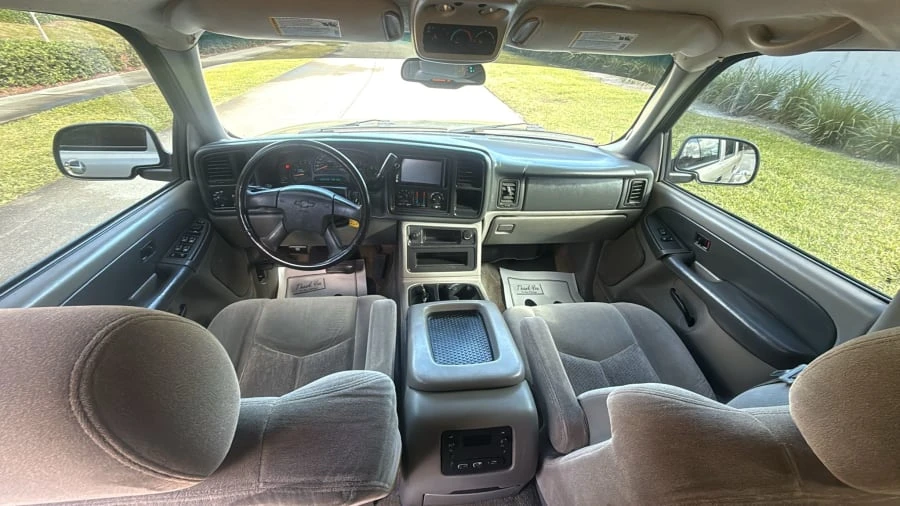 2003 Chevrolet Suburban 9th Gen - Image 12 of 14