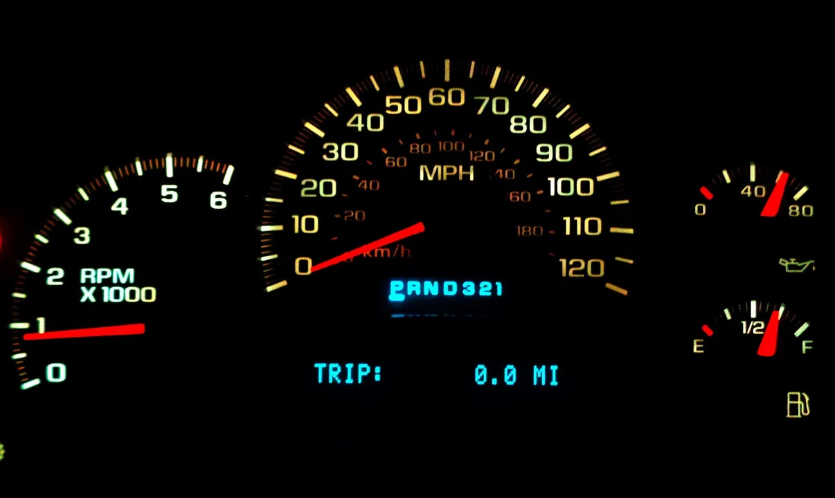 2003 Chevrolet Suburban 9th Gen - Image 18 of 21