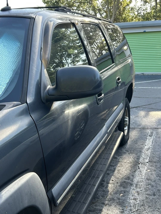 2003 Chevrolet Suburban 9th Gen - Image 3 of 11