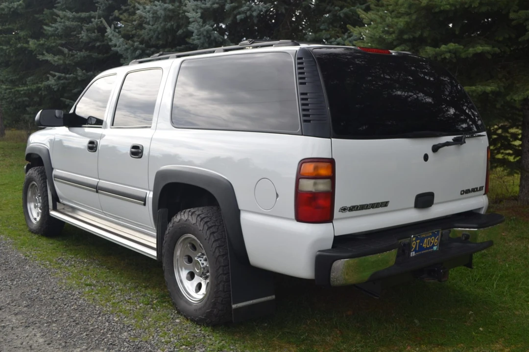 2003 Chevrolet Suburban 9th Gen - Image 2 of 7