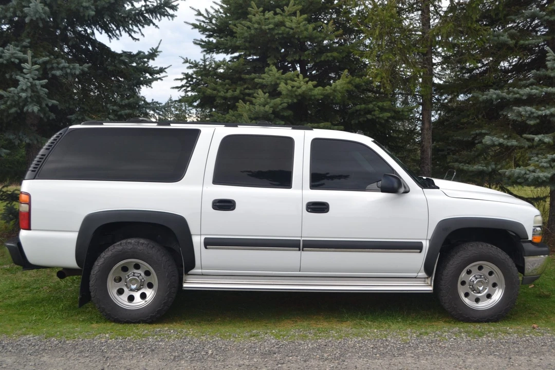 2003 Chevrolet Suburban 9th Gen - Image 3 of 7