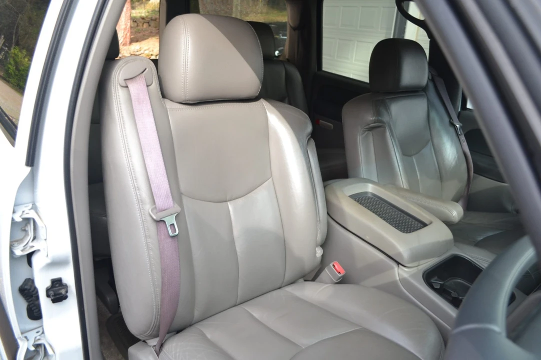2003 Chevrolet Suburban 9th Gen - Image 4 of 7