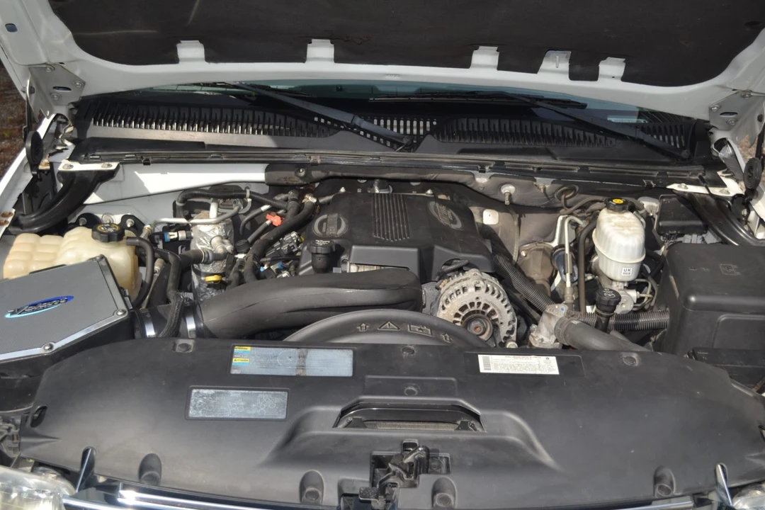 2003 Chevrolet Suburban 9th Gen - Image 6 of 7