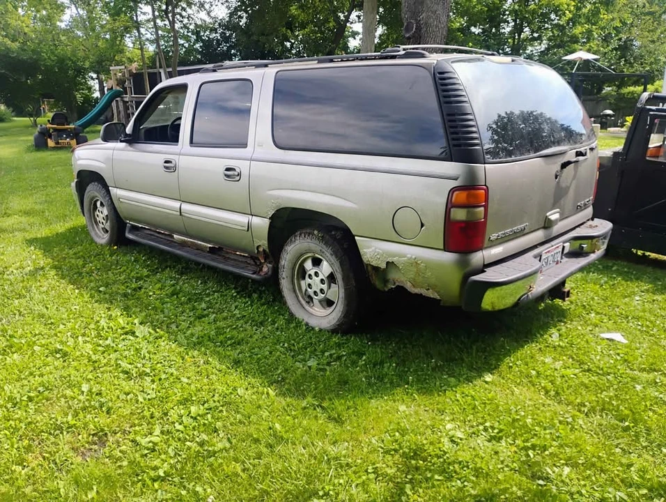 2003 Chevrolet Suburban 9th Gen - Image 8 of 12