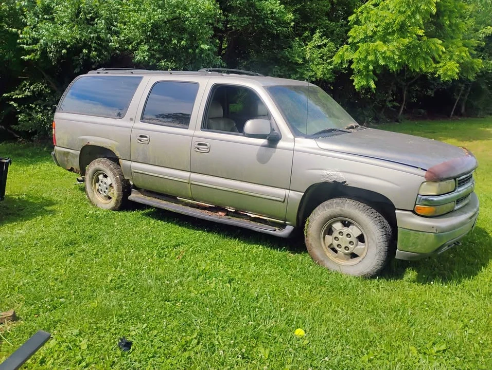 2003 Chevrolet Suburban 9th Gen - Image 11 of 12