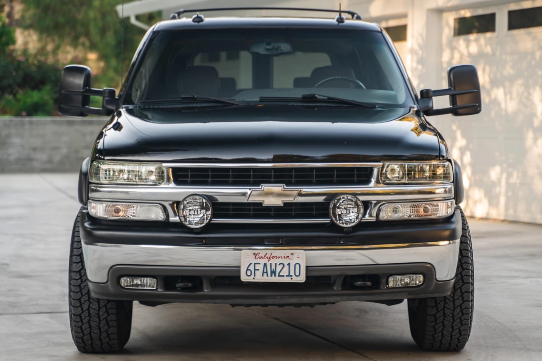 2003 Chevrolet Suburban 9th Gen - Image 2 of 31