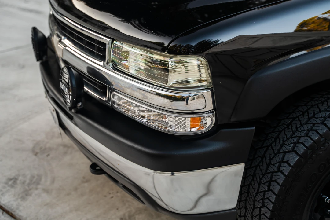 2003 Chevrolet Suburban 9th Gen - Image 16 of 31