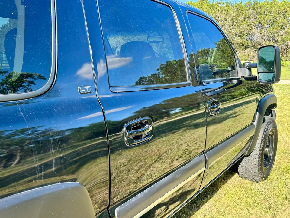 2003 Chevrolet Suburban 9th Gen - Image 30 of 31
