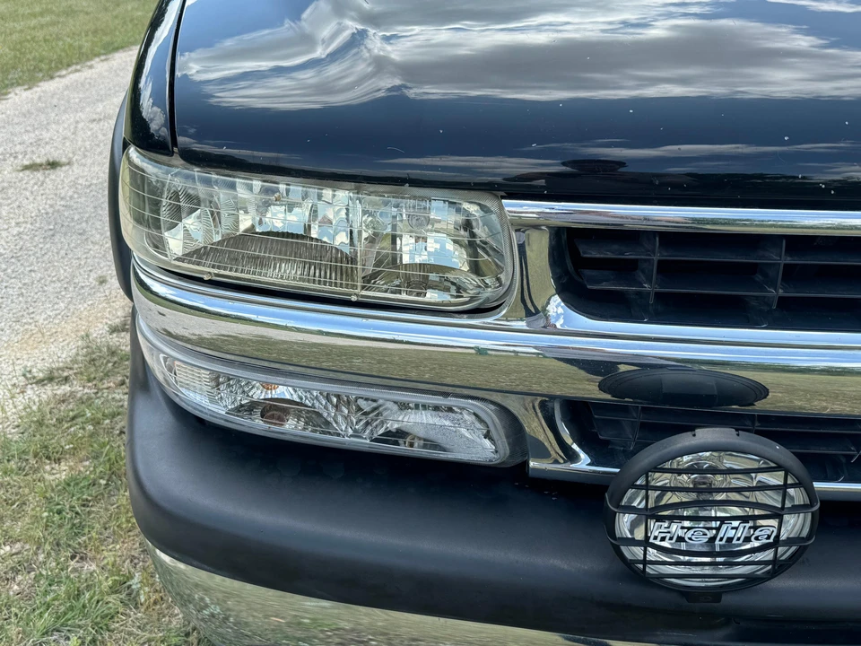 2003 Chevrolet Suburban 9th Gen - Image 9 of 31