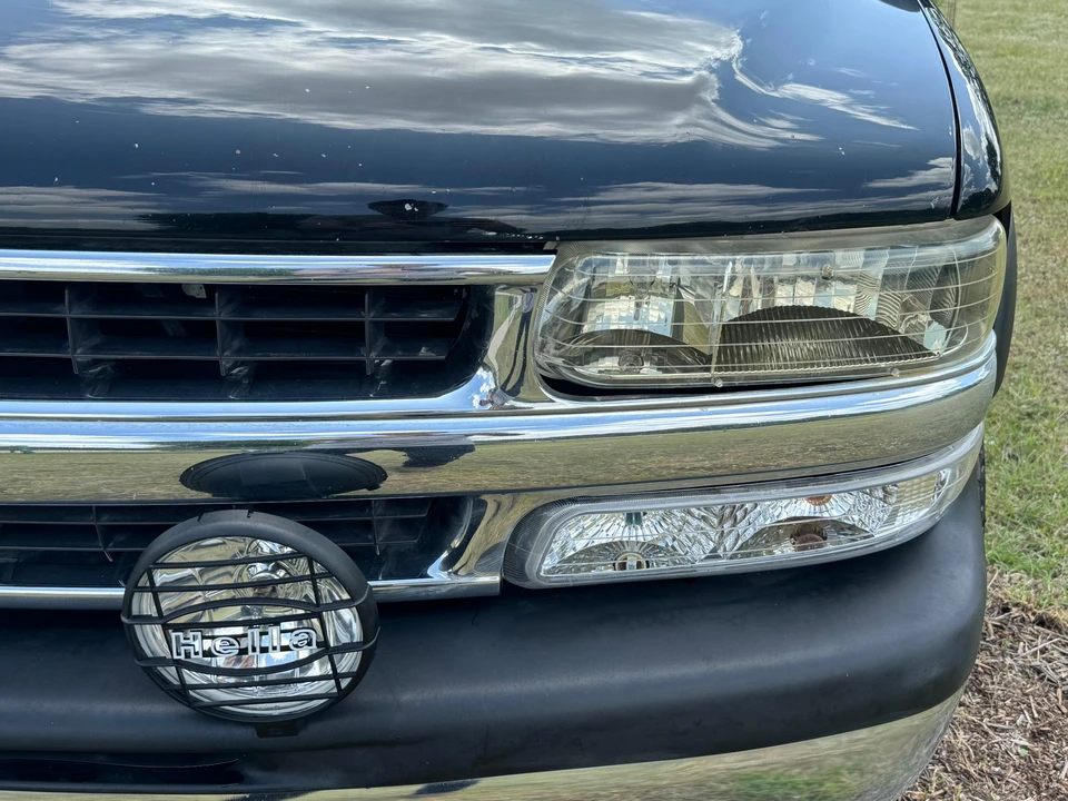 2003 Chevrolet Suburban 9th Gen - Image 14 of 31