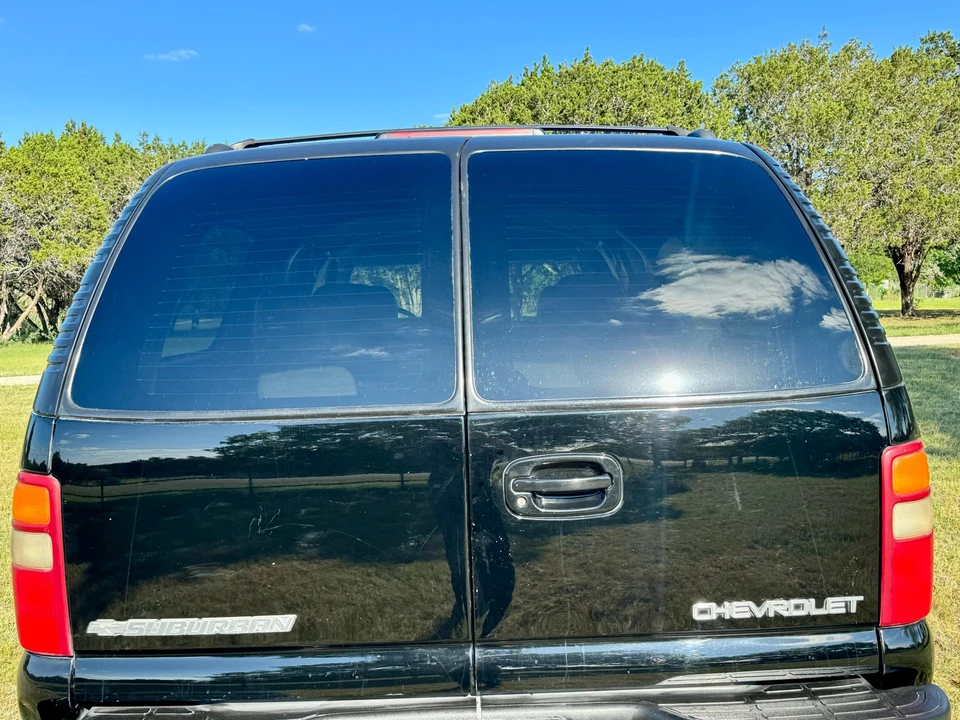2003 Chevrolet Suburban 9th Gen - Image 25 of 31