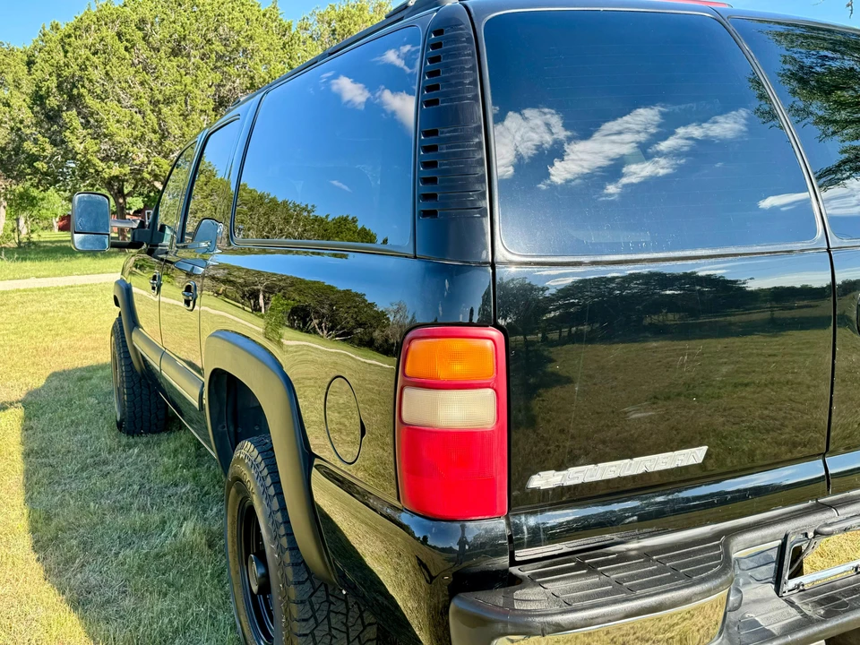2003 Chevrolet Suburban 9th Gen - Image 21 of 31