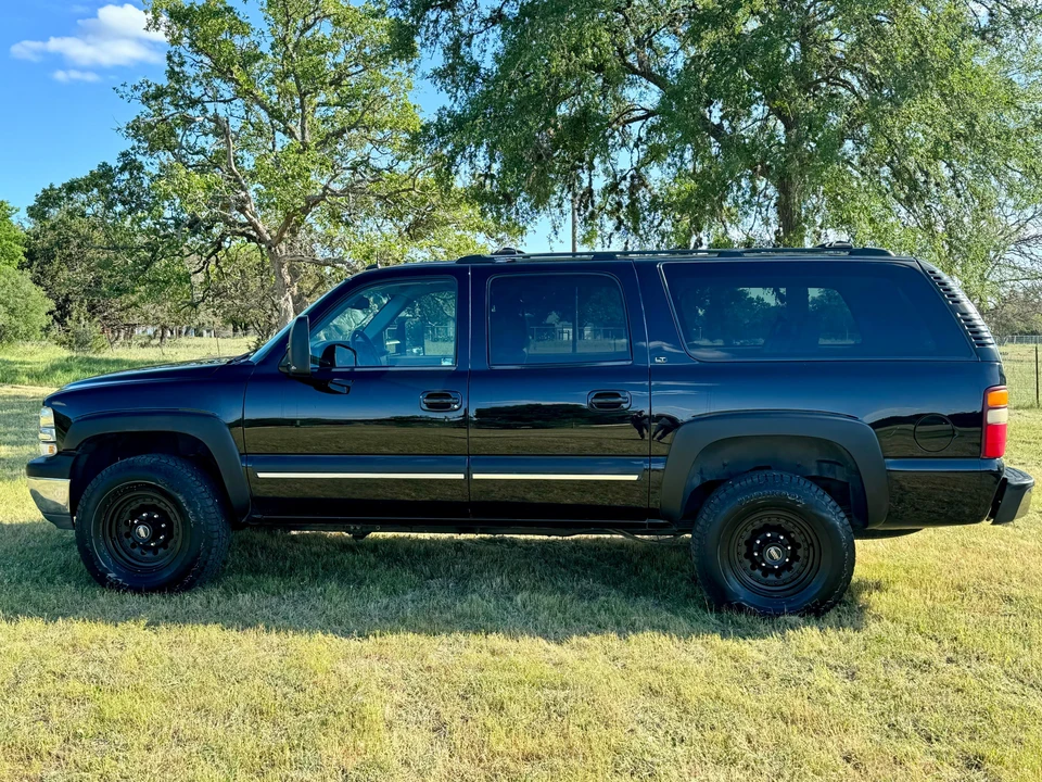 2003 Chevrolet Suburban 9th Gen - Image 6 of 31