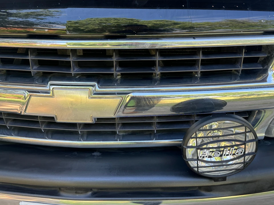 2003 Chevrolet Suburban 9th Gen - Image 12 of 31