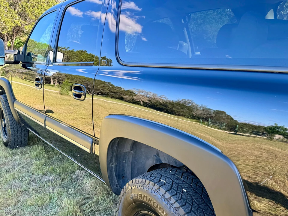 2003 Chevrolet Suburban 9th Gen - Image 19 of 31