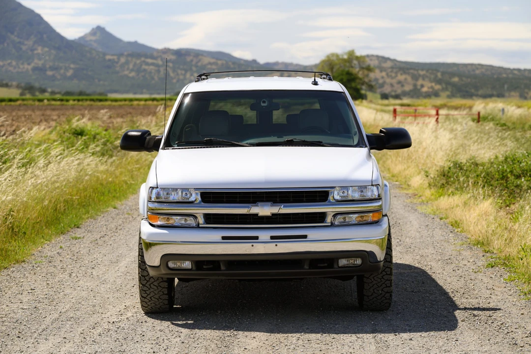 2003 Chevrolet Suburban 9th Gen - Image 3 of 31