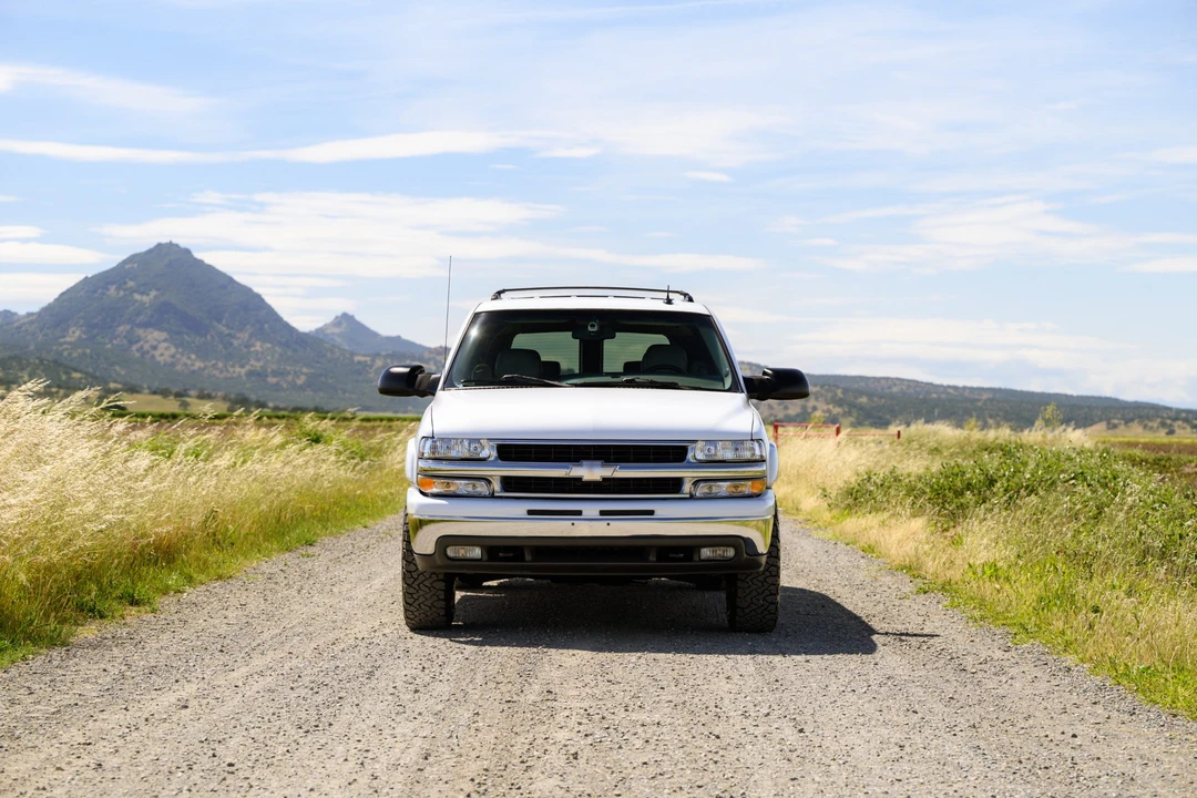 2003 Chevrolet Suburban 9th Gen - Image 2 of 31