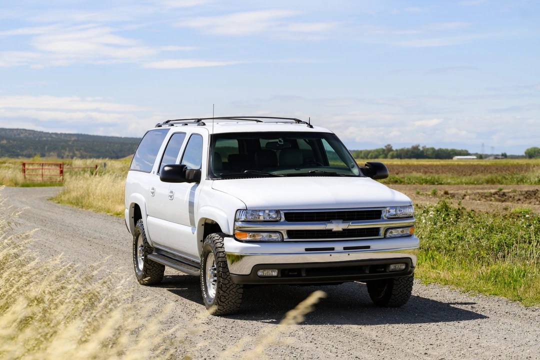 2003 Chevrolet Suburban 9th Gen - Image 24 of 31