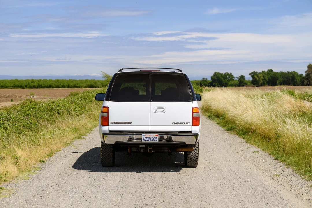 2003 Chevrolet Suburban 9th Gen - Image 12 of 31