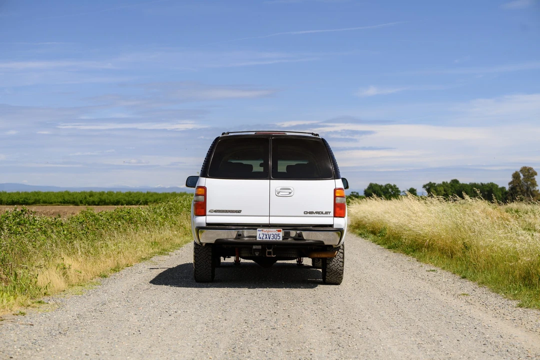 2003 Chevrolet Suburban 9th Gen - Image 11 of 31