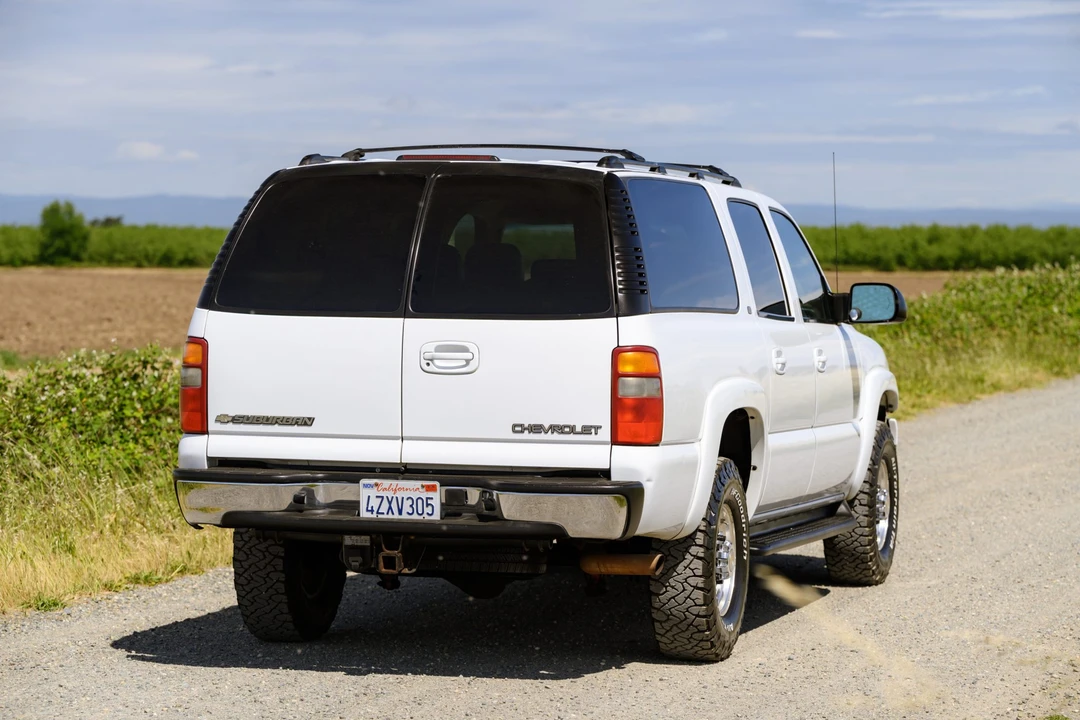 2003 Chevrolet Suburban 9th Gen - Image 16 of 31