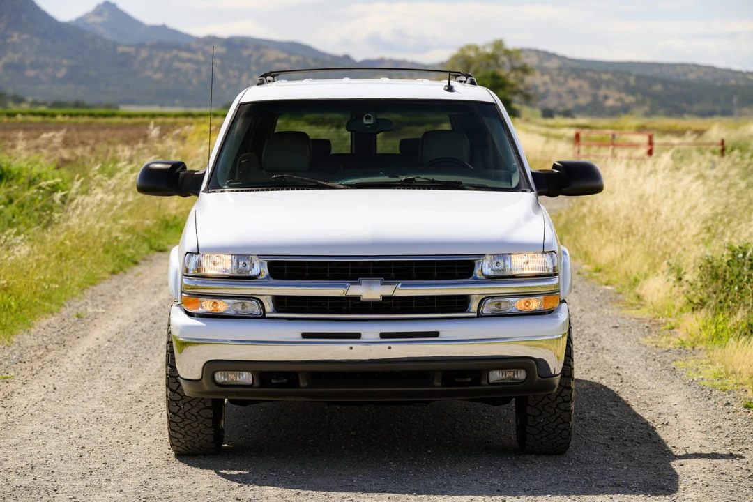 2003 Chevrolet Suburban 9th Gen - Image 6 of 31