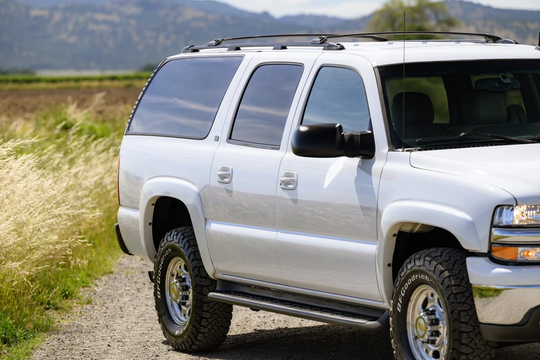 2003 Chevrolet Suburban 9th Gen - Image 30 of 31