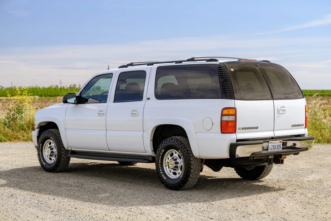 2003 Chevrolet Suburban 9th Gen - Image 10 of 31