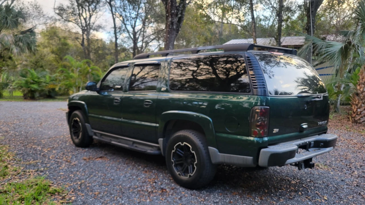 2003 Chevrolet Suburban 9th Gen - Image 3 of 5