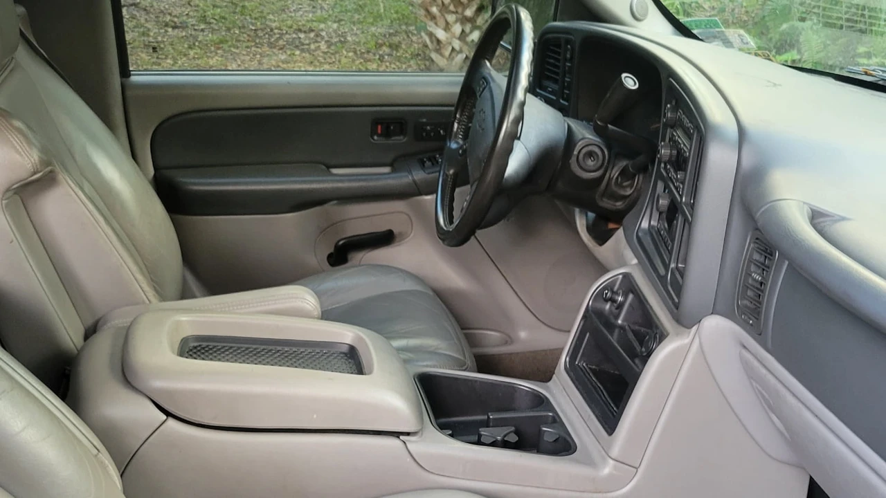 2003 Chevrolet Suburban 9th Gen - Image 4 of 5