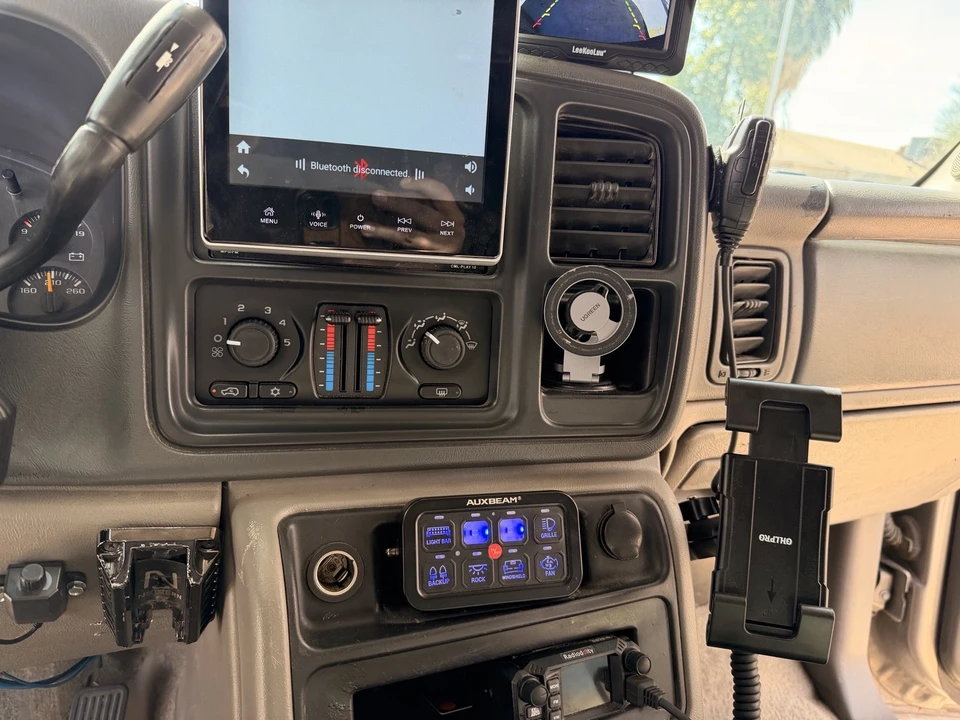 2003 Chevrolet Suburban 9th Gen - Image 13 of 13