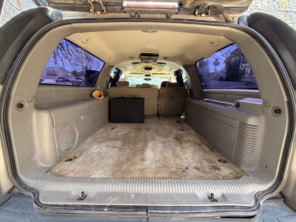 2003 Chevrolet Suburban 9th Gen - Image 10 of 13