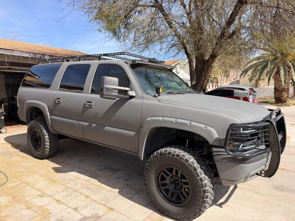 2003 Chevrolet Suburban 9th Gen - Image 2 of 13