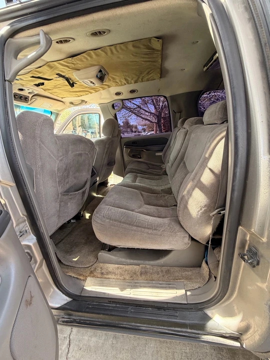 2003 Chevrolet Suburban 9th Gen - Image 9 of 13