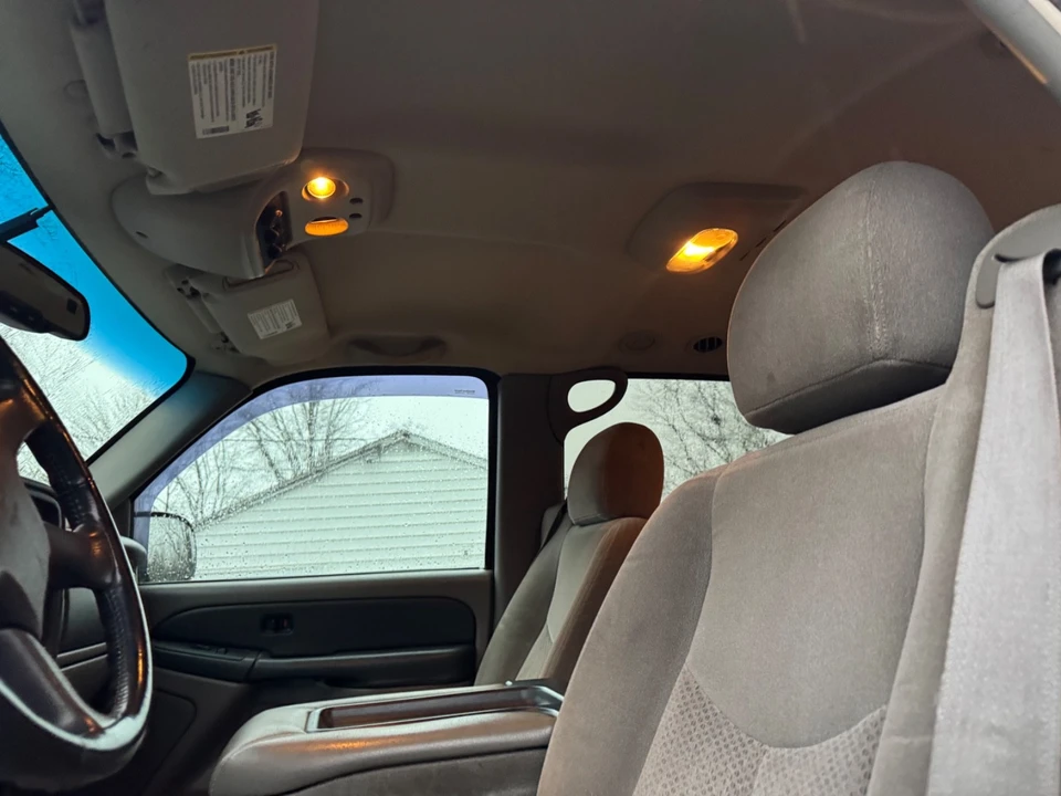 2003 Chevrolet Suburban 9th Gen - Image 16 of 21