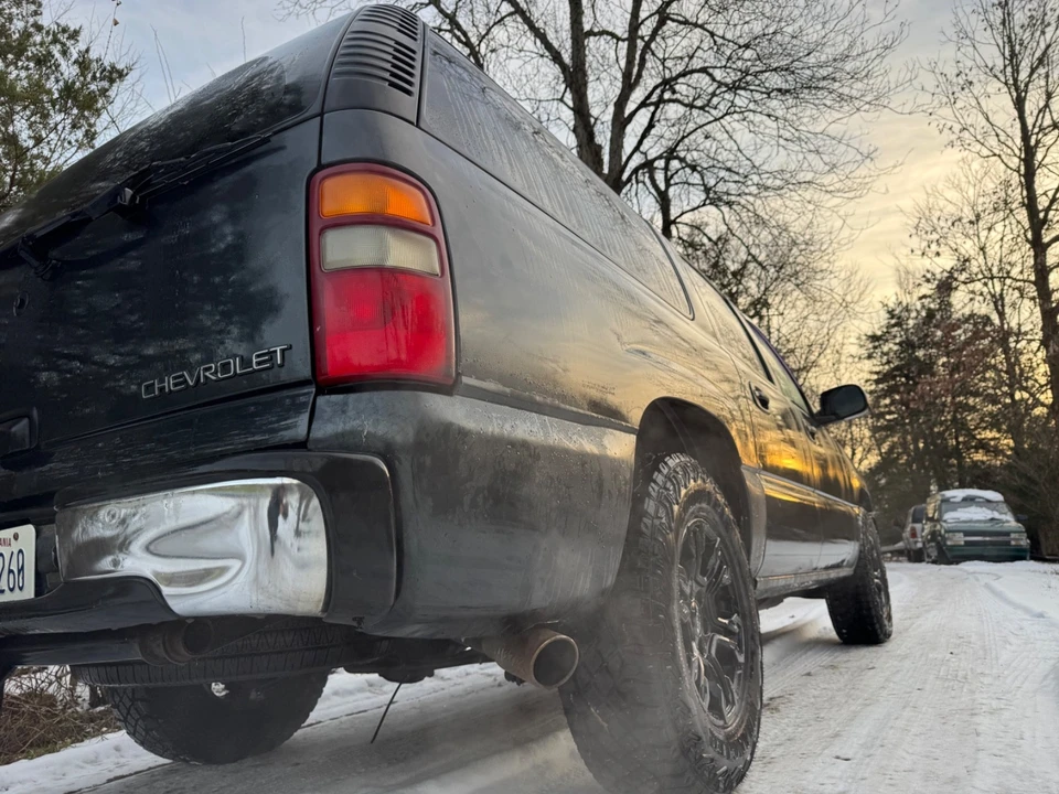 2003 Chevrolet Suburban 9th Gen - Image 18 of 21