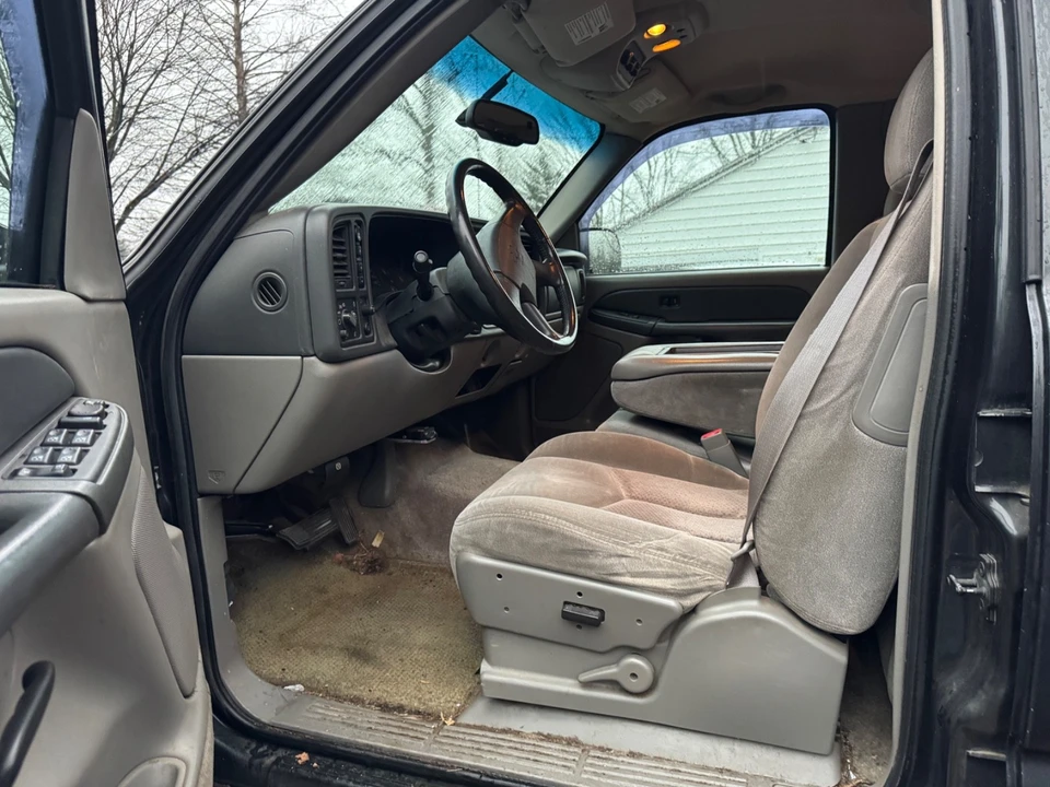 2003 Chevrolet Suburban 9th Gen - Image 11 of 21