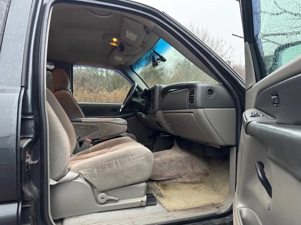 2003 Chevrolet Suburban 9th Gen - Image 15 of 21