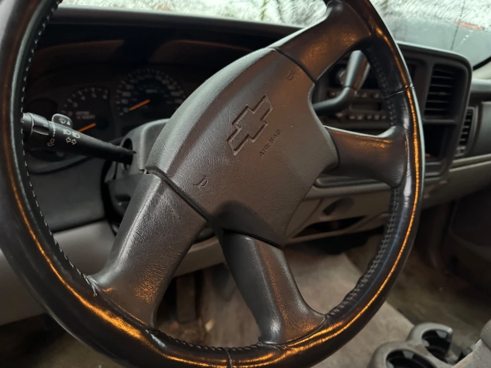 2003 Chevrolet Suburban 9th Gen - Image 12 of 21