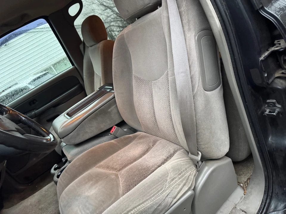 2003 Chevrolet Suburban 9th Gen - Image 17 of 21