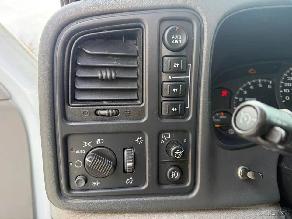 2003 Chevrolet Suburban 9th Gen - Image 21 of 21