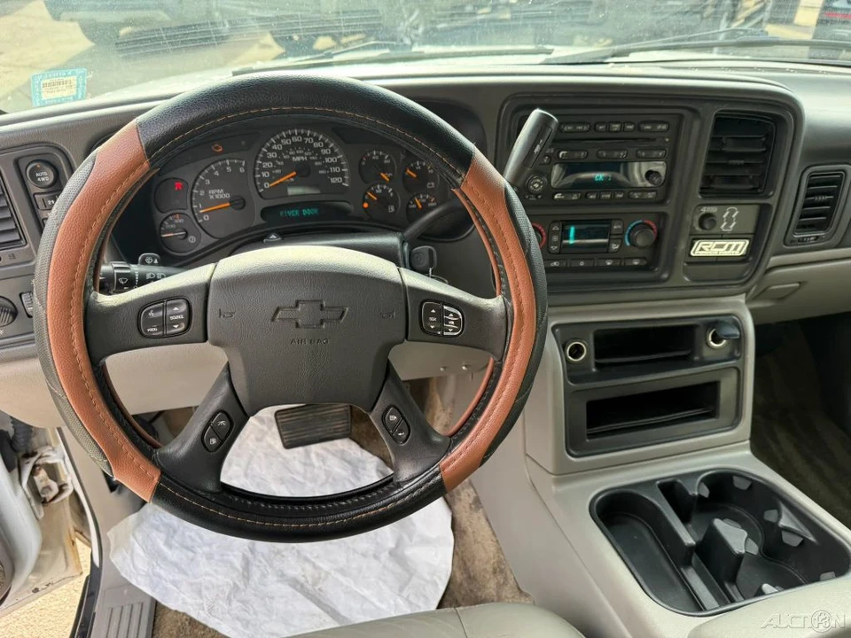 2003 Chevrolet Suburban 9th Gen - Image 18 of 21