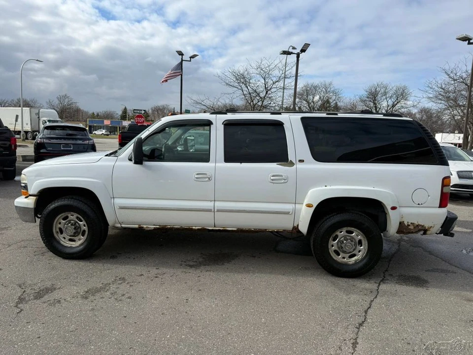 2003 Chevrolet Suburban 9th Gen - Image 8 of 12