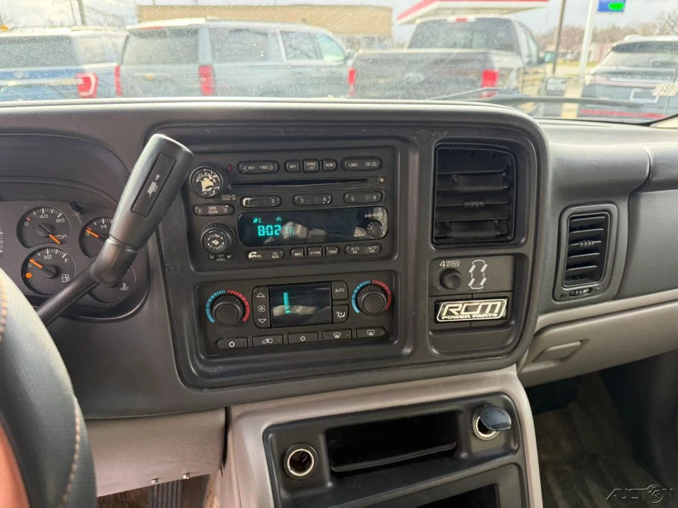 2003 Chevrolet Suburban 9th Gen - Image 19 of 21