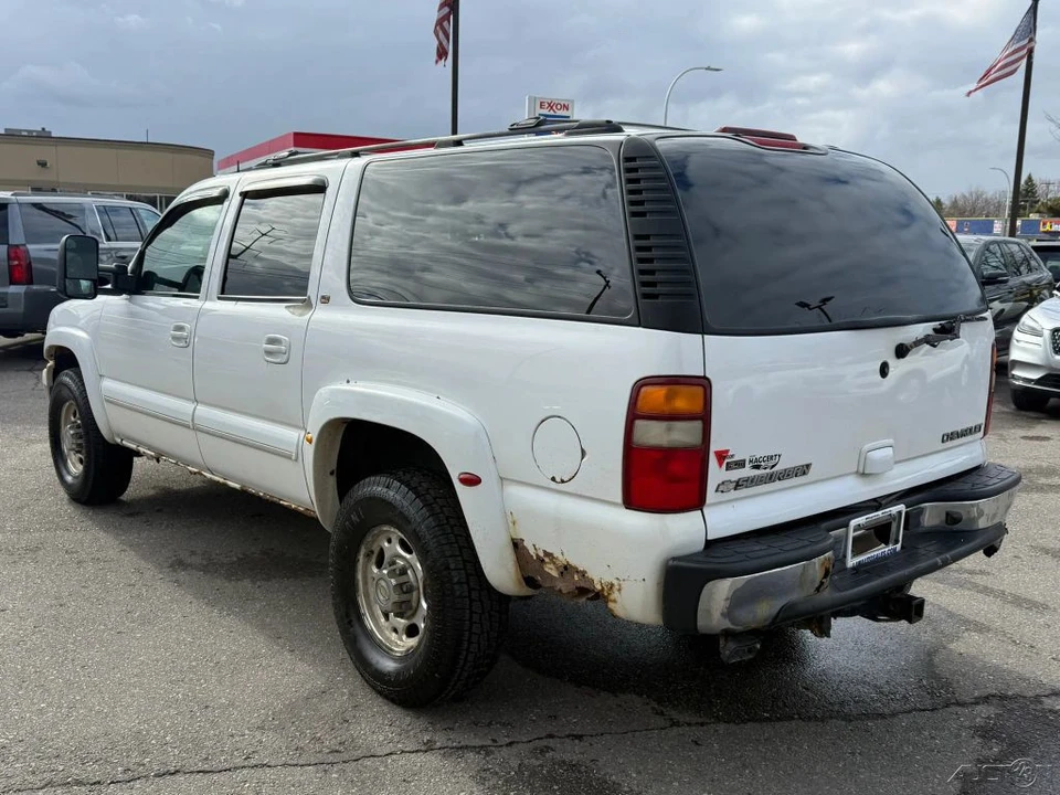 2003 Chevrolet Suburban 9th Gen - Image 7 of 12